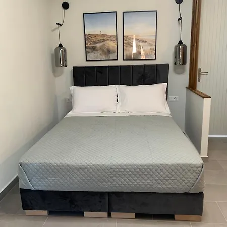 Moulinos Apartment *